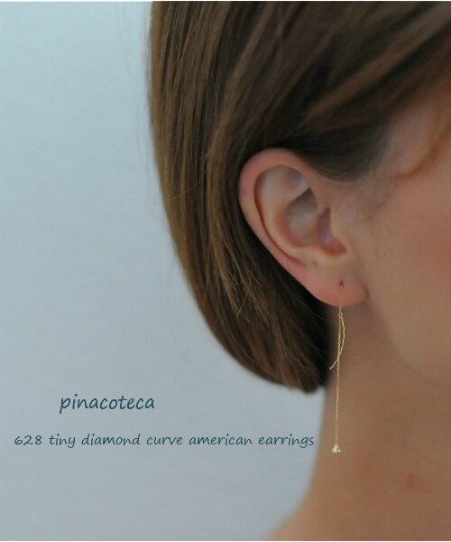 pinacoteca（ピナコテーカ）の「ピナコテーカ 628 タイニー 一粒ダイヤモンド ワン カーブ シンプル チェーン アメリカン ピアス 0.02ct（ピアス（両耳用）・レディース・ゴールド・Free）」の2枚目の写真