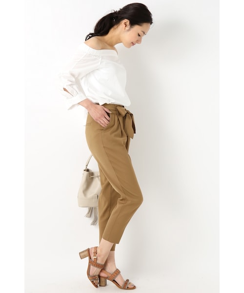 Spick & Span(スピックアンドスパン)の「ウエストリボン タックテーパードパンツ(パンツ・ブラック/キャメル/カーキ・34/36/38/40)」の7枚目の写真