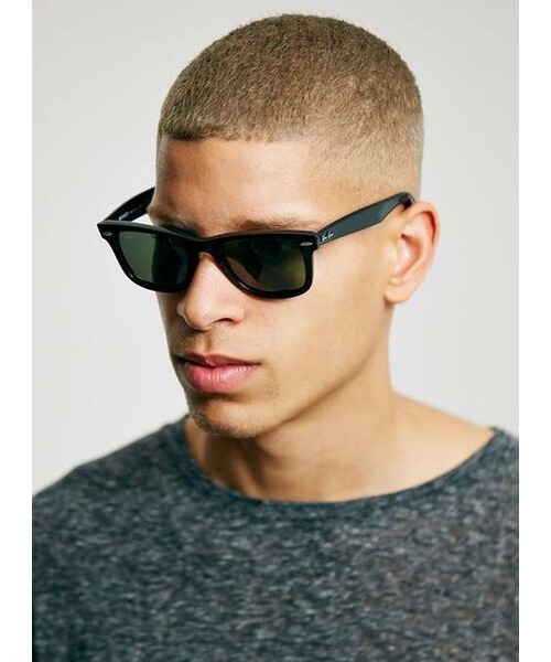 Ray-Ban（レイバン）の「Ray-Ban Black Wayfarer Sunglasses（サングラス・メンズ・Black・000）」の2枚目の写真