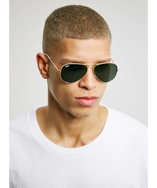 Ray-Ban（レイバン）の「Ray-Ban Gold Aviator Sunglasses（サングラス・メンズ・Metallic・000）」の2枚目の写真