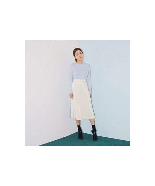 STYLENANDA（スタイルナンダ）の「バイカラーアコーディオンプリーツスカート（その他・レディース・アイボリー/ネイビー/ベージュ/スカイブルー・フリーサイズ）」の2枚目の写真
