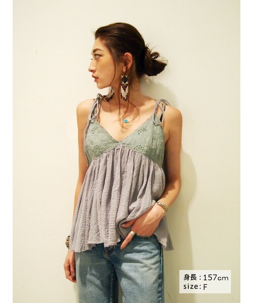 Ungrid（アングリッド）の「レース刺繍コンビキャミ（トップス・レディース・オフホワイト/ブラック/スカイブルー・F）」の4枚目の写真