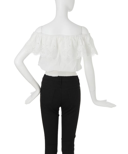 MURUA（ムルーア）の「【FEMININE】コットンレースオフショルトップス（トップス・レディース・ホワイト/ブラック・1/2）」の5枚目の写真