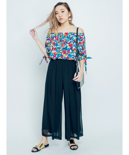 EVRIS（エヴリス）の「Paint FlowerオフショルTOPS（トップス・レディース・ホワイト/ブラック）」の4枚目の写真