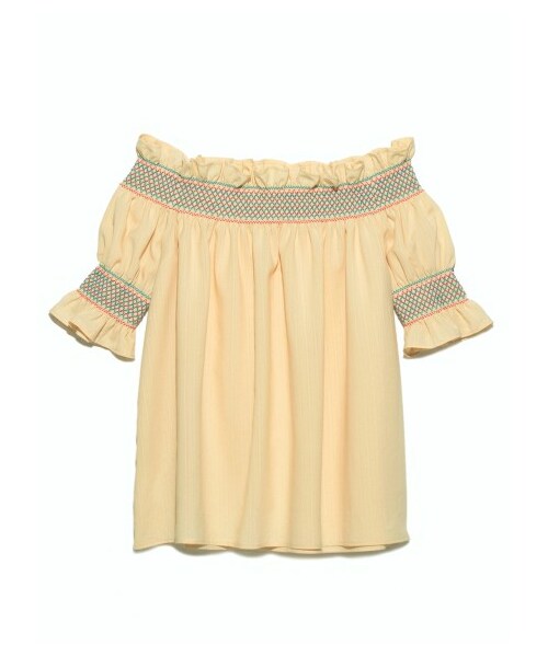 LILY BROWN（リリーブラウン）の「フリルオフショルトップス