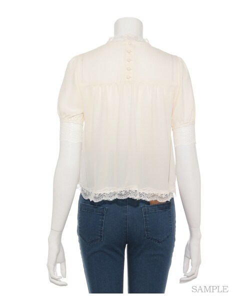 LILY BROWN（リリーブラウン）の「レース切替シフォントップス（プルオーバー・レディース・OWHT/PBEG/BLU・F）」の5枚目の写真