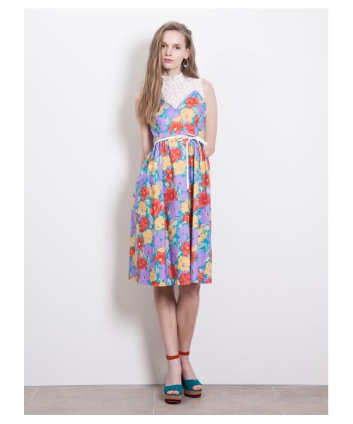 LILY BROWN（リリーブラウン）の「大花ラップ風キャミワンピース（キャミワンピース・レディース・OWHT/GRN/BLK・F）」の15枚目の写真