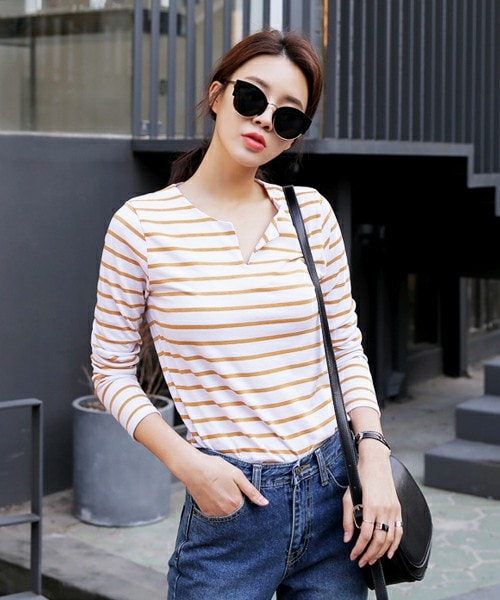 DHOLIC（ディーホリック）の「スリットネックボーダーTシャツ（Tシャツ/カットソー・レディース・ブラックグレー/マスタード/グリーン・FREE）」の3枚目の写真