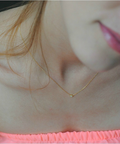 pinacoteca（ピナコテーカ）の「ピナコテーカ 450 リム セッティング ミル打ち 一粒ダイヤモンド フローラル クロス ネックレス 0.05ct（ネックレス・レディース・ゴールド・40cm）」の2枚目の写真