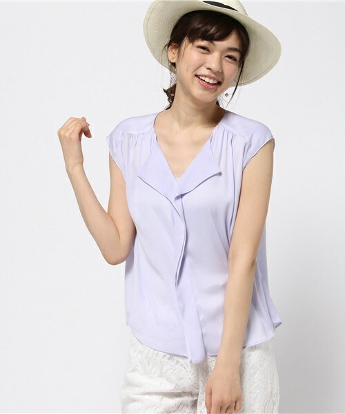 fredy emue（フレディエミュ）の「クレールサテンフリルショートスリーブブラウス（シャツ/ブラウス・レディース・アイボリー/キャメル/ラベンダー・36/38）」の11枚目の写真