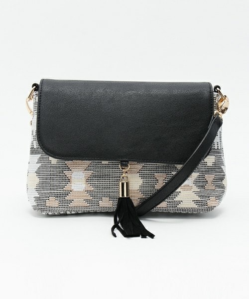 fredy emue（フレディエミュ）の「フォークロア柄タッセル付きポシェット（ショルダーバッグ・レディース・ブラック系その他/ベージュ系その他/ブルー系その他・FREE）」の2枚目の写真