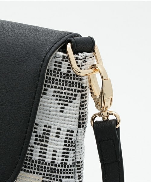 fredy emue（フレディエミュ）の「フォークロア柄タッセル付きポシェット（ショルダーバッグ・レディース・ブラック系その他/ベージュ系その他/ブルー系その他・FREE）」の7枚目の写真