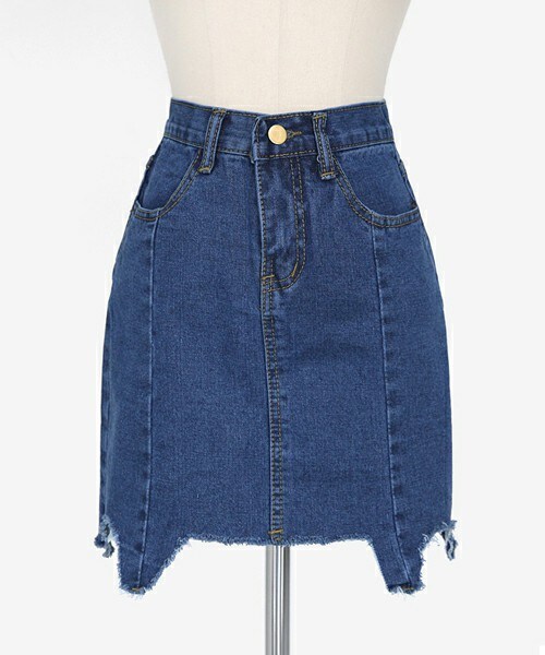 DHOLIC（ディーホリック）の「ユニークフレイドヘムミニマルデニムスカート（デニムスカート・レディース・ライトブルーデニム/ブルーデニム・S/M）」の2枚目の写真