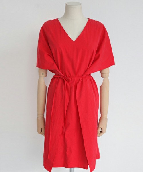 DHOLIC（ディーホリック）の「ストラップSETオーバーサイズVネックブラウス（シャツ/ブラウス・レディース・ディープスカイブルー/レッド/ホワイト/ブラック・FREE）」の4枚目の写真