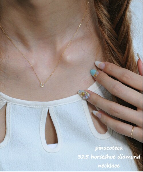 pinacoteca(ピナコテーカ)の「ピナコテーカ 325 ホースシュー ダイヤモンド ネックレス(ネックレス・レディース・ゴールド・40cm)」の3枚目の写真
