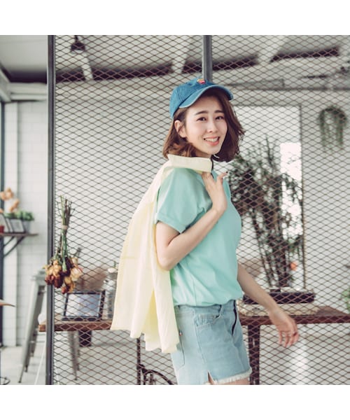 QUEEN SHOP（クイーンショップ）の「極致舒適 觸感柔順棉料以反摺袖為衣著增添設計感素面基本款 多色選擇 多元搭配~與格子襯衫 or 牛仔外套一同穿搭展現清新女孩的無敵魅力吧！（トップス・レディース・黑/灰/白/藍/綠/紫/西瓜紅・F）」の8枚目の写真