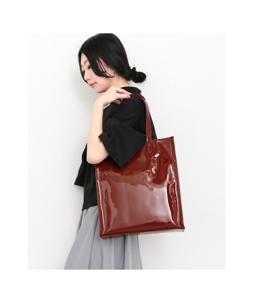 KBF（ケイビーエフ）の「KBF+ エナメルトートBAG（バッグ・レディース・BLACK/RED BROWN/GRAY・one）」の4枚目の写真