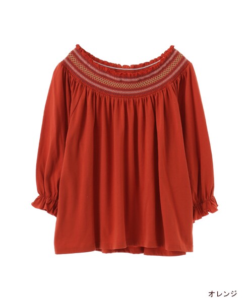 w closet（ダブルクローゼット）の「刺繍入りスモッキングプルオーバー（トップス・レディース・オフホワイト/オレンジ/ブラック・FREE）」の3枚目の写真