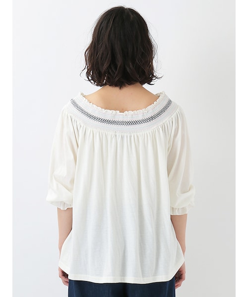 w closet（ダブルクローゼット）の「刺繍入りスモッキングプルオーバー（トップス・レディース・オフホワイト/オレンジ/ブラック・FREE）」の6枚目の写真