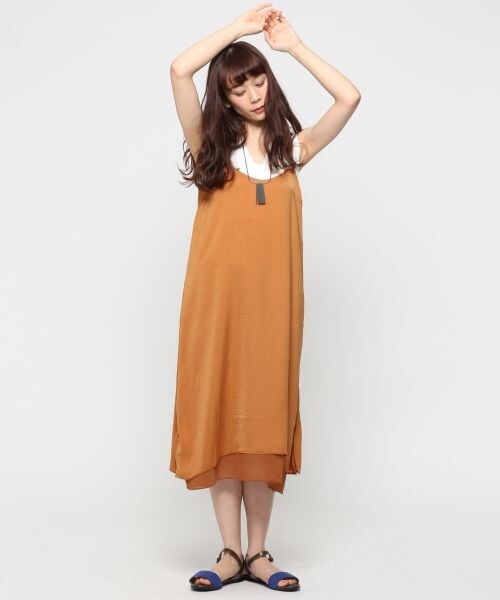 BLISS POINT（ブリスポイント）の「サテン×シフォンレイヤードキャミワンピース（ワンピース/ドレス・レディース・ブラック/ブラウン・FREE SIZE）」の2枚目の写真