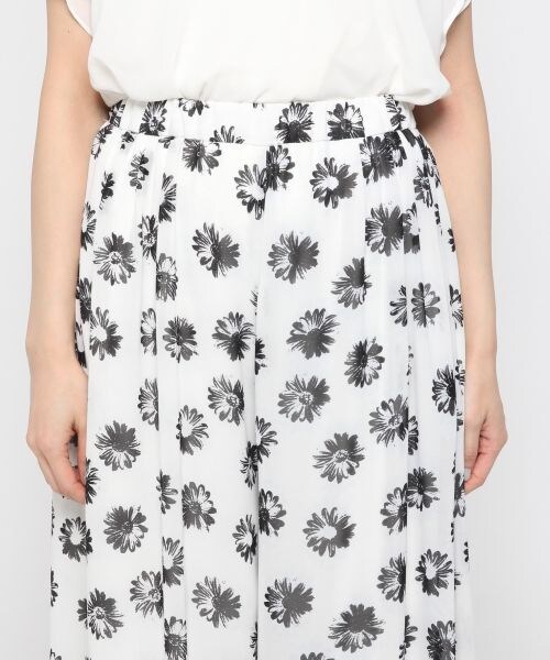 BLISS POINT（ブリスポイント）の「マーガレットシフォンスカーチョ（パンツ・レディース・フラワー・FREE SIZE）」の5枚目の写真