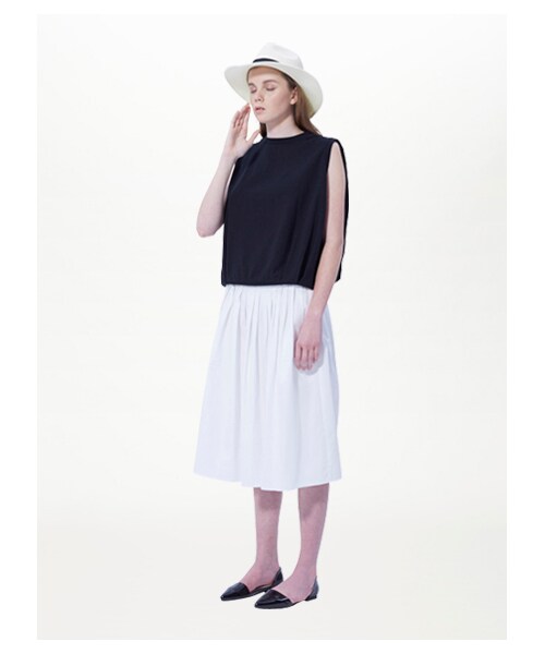 koe（コエ）の「バックショルダータックノースリーブプルオーバー（トップス・ホワイト/ブラック/ネイビー・S/M/L）」の2枚目の写真