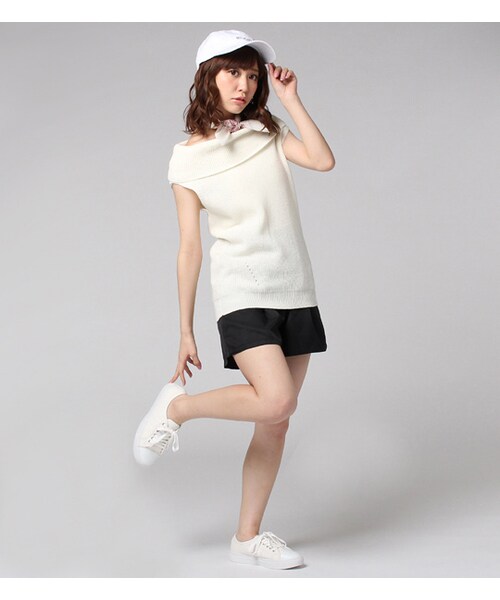 PAGEBOY(ページボーイ)の「オフショルダートップス&ショートパンツセット(オールインワン・サロペット・レディース・オフホワイト/グレー/ピンク/ライトイエロー)」の5枚目の写真