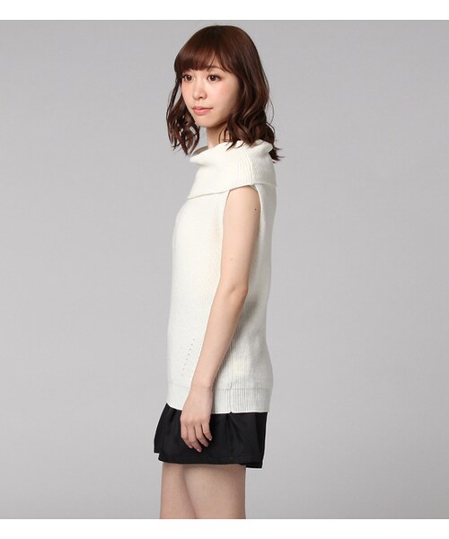 PAGEBOY(ページボーイ)の「オフショルダートップス&ショートパンツセット(オールインワン・サロペット・レディース・オフホワイト/グレー/ピンク/ライトイエロー)」の7枚目の写真