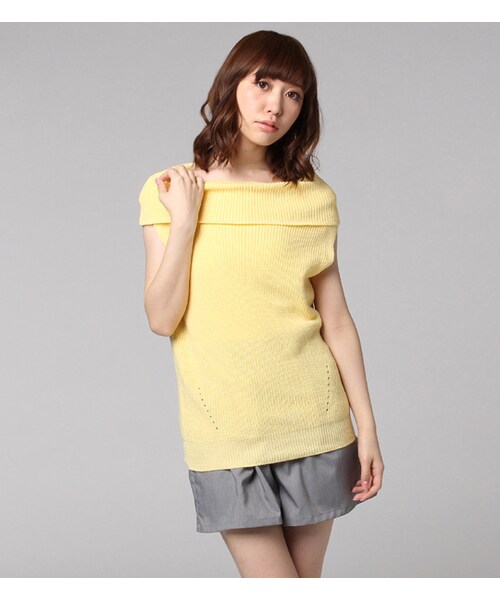 PAGEBOY(ページボーイ)の「オフショルダートップス&ショートパンツセット(オールインワン・サロペット・レディース・オフホワイト/グレー/ピンク/ライトイエロー)」の3枚目の写真