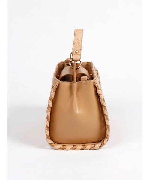 31 Sons de mode（トランテアン　ソン　ドゥ　モード）の「≪夏カタログ掲載ITEM≫サイド編込みボストンバッグ（バッグ・レディース・ブラック/ホワイト/キャメル・フリー）」の5枚目の写真