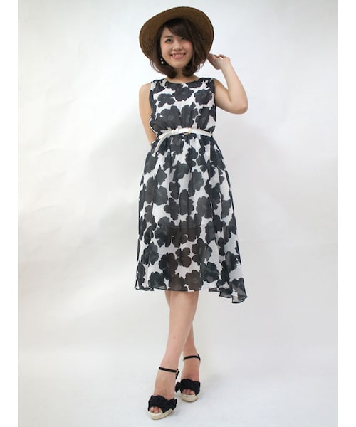 31 Sons de mode（トランテアン　ソン　ドゥ　モード）の「≪夏カタログ掲載ITEM≫ベルト付きノースリーブマキシワンピース（ワンピース/ドレス・レディース・グリーン/シロクロ・36/38）」の4枚目の写真