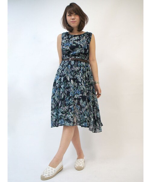 31 Sons de mode（トランテアン　ソン　ドゥ　モード）の「≪夏カタログ掲載ITEM≫ベルト付きノースリーブマキシワンピース（ワンピース/ドレス・レディース・グリーン/シロクロ・36/38）」の3枚目の写真