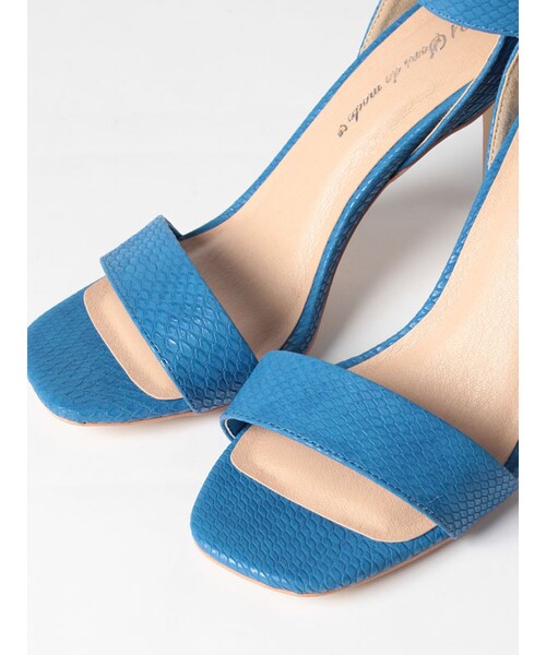 31 Sons de mode（トランテアン　ソン　ドゥ　モード）の「≪夏カタログ掲載ITEM≫型押しストラップサンダル（シューズ・レディース・シルバー/ブルー/キャメル・S/M/L）」の7枚目の写真