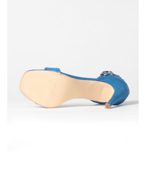 31 Sons de mode（トランテアン　ソン　ドゥ　モード）の「≪夏カタログ掲載ITEM≫型押しストラップサンダル（シューズ・レディース・シルバー/ブルー/キャメル・S/M/L）」の10枚目の写真