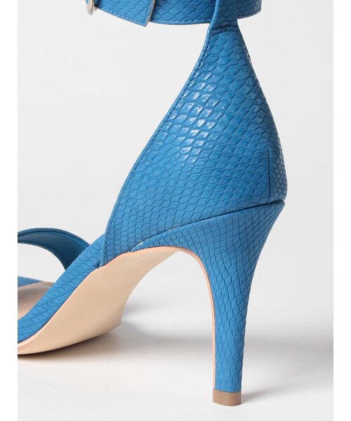 31 Sons de mode（トランテアン　ソン　ドゥ　モード）の「≪夏カタログ掲載ITEM≫型押しストラップサンダル（シューズ・レディース・シルバー/ブルー/キャメル・S/M/L）」の8枚目の写真