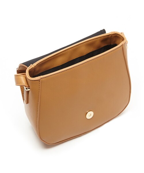 FOREVER 21（フォーエバー トゥエンティーワン）の「FOREVER 21 fold-over crossbody（ショルダーバッグ・レディース・Black/Orange/White・ONE SIZE）」の14枚目の写真