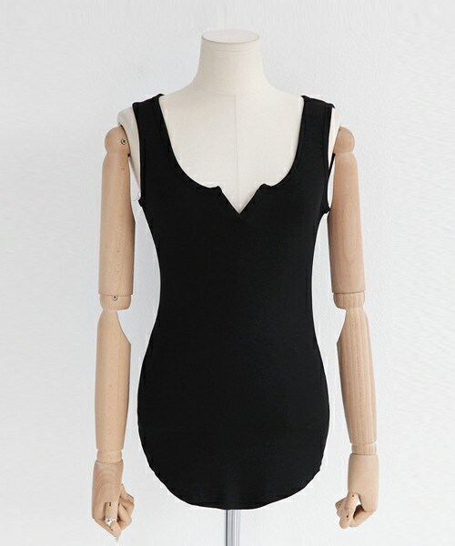 DHOLIC（ディーホリック）の「ネックスリットリブスリーブレス（タンクトップ・レディース・ホワイト/ワイン/グレー/ブラック・FREE）」の2枚目の写真