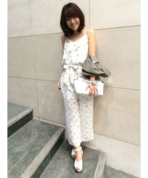 31 Sons de mode（トランテアン　ソン　ドゥ　モード）の「≪夏カタログ掲載ITEM≫小花柄ロンパース（オールインワン・サロペット・レディース・ネイビー/オフホワイト・36/38）」の4枚目の写真