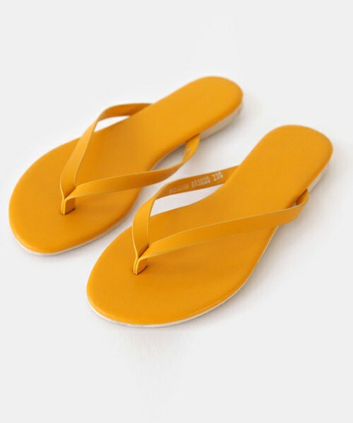 DHOLIC（ディーホリック）の「9COLORSフェイクレザービーチサンダル（ビーチサンダル・レディース・ホワイト/レッド/ゴールド/ミント/ピンク/スカイブルー/ベージュ/ブラック/イエロー・225/230/235/240/245/250）」の6枚目の写真