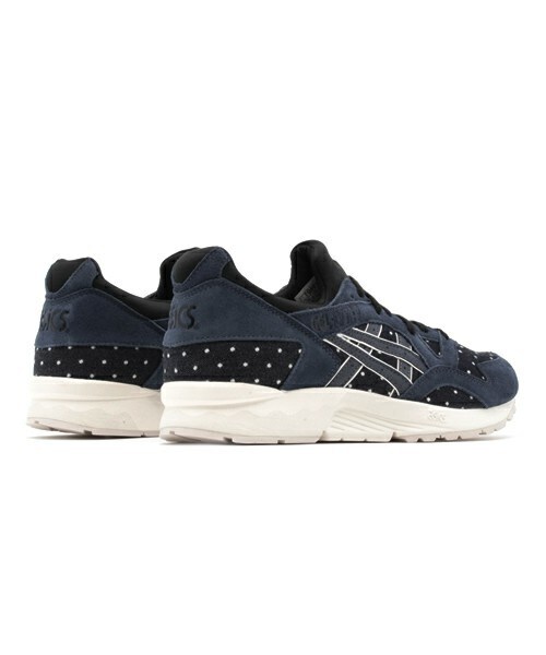 ASICS(アシックス)の「ユニセックス アシックスタイガー ドット柄 ゲルライト5 ASICS Tiger GEL-LYTE V TQ601N-5050(スニーカー・メンズ・インディゴブルー・23cm/23.5cm/24cm/24.5cm/26cm/26.5cm/27cm/27.5cm/28cm)」の4枚目の写真