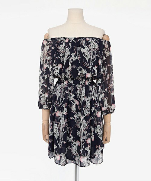 DHOLIC（ディーホリック）の「2WAYオフショルダーフローラルミニワンピース（ワンピース・レディース・サーモンピンク/ネイビー・FREE）」の2枚目の写真