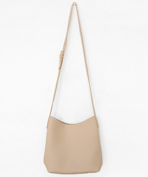 DHOLIC（ディーホリック）の「8COLORSフェイクレザーミニショルダーバッグ（ショルダーバッグ・レディース・ミント/ピンク/ブラウン/ベージュ/ブラック/ライトグレー/アイボリー/ディープスカイブルー・FREE）」の6枚目の写真