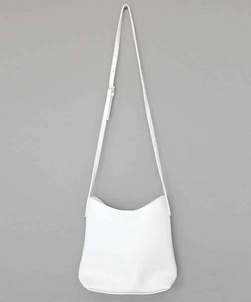 DHOLIC（ディーホリック）の「8COLORSフェイクレザーミニショルダーバッグ（ショルダーバッグ・レディース・ミント/ピンク/ブラウン/ベージュ/ブラック/ライトグレー/アイボリー/ディープスカイブルー・FREE）」の2枚目の写真