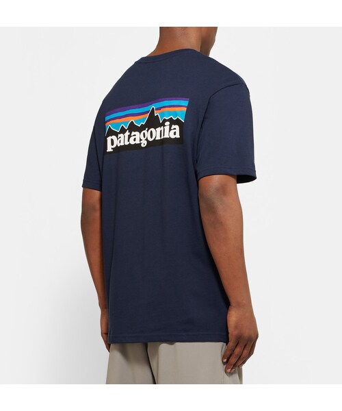patagonia(パタゴニア)の「Patagonia P-6 Logo Printed Organic Cotton-Jersey T-Shirt(Tシャツ/カットソー・メンズ・Blue・S/M/L/XL/XXL)」の2枚目の写真
