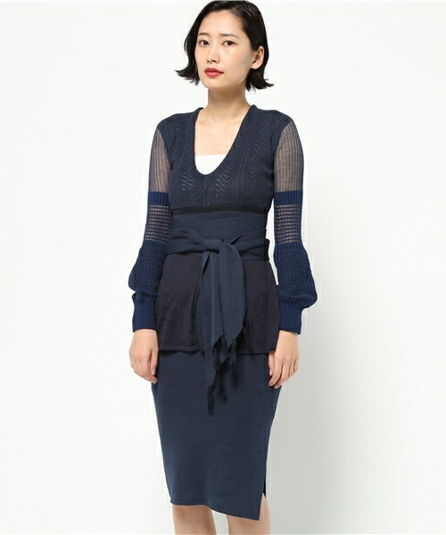mame（マメ）の「mame ウエストマークニットワンピース（ワンピース・レディース・ベージュ/ネイビー・1）」の2枚目の写真