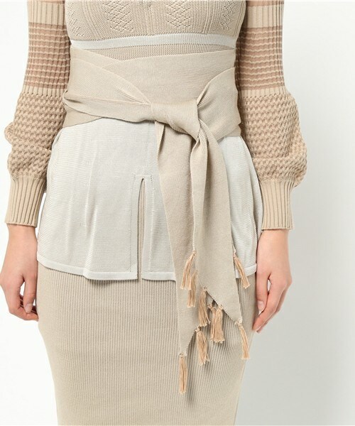 mame（マメ）の「mame ウエストマークニットワンピース（ワンピース・レディース・ベージュ/ネイビー・1）」の9枚目の写真