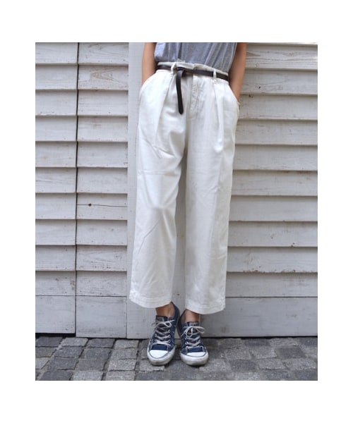 YANUK（ヤヌーク）の「ホワイトワイドタックパンツ''Wide Tuck Trousers''/57161221（パンツ・レディース・ホワイト・XS/S/M）」の2枚目の写真