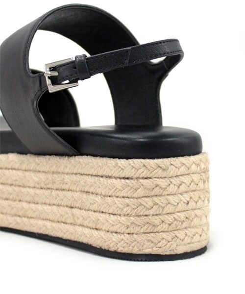 RNA-N（アールエヌエーエヌ）の「レザージュートサンダル（シューズ・レディース・ホワイト/ブラック/カーキ・S/M）」の7枚目の写真