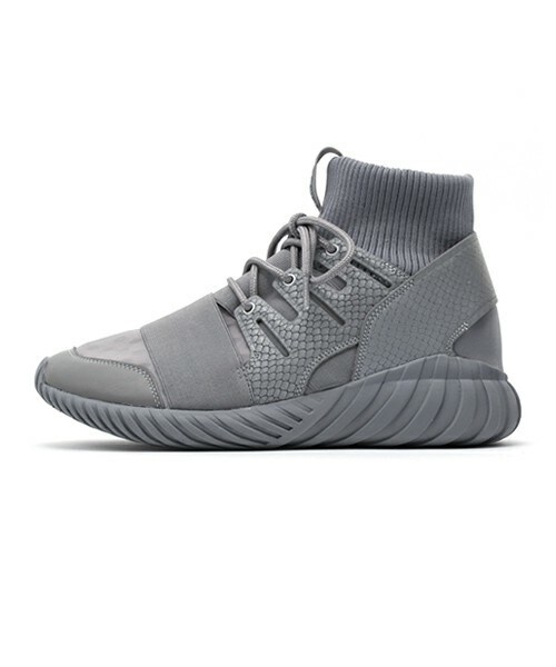 adidas（アディダス）の「メンズ アディダス チュブラー ドゥーム TUBULAR DOOM S74791（スニーカー・メンズ・シルバー・28cm）」の2枚目の写真