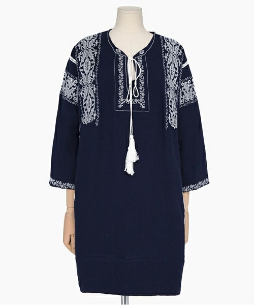 DHOLIC（ディーホリック）の「エスニック刺繍ディテールミニワンピース（ワンピース・レディース・アイボリー/ネイビー・FREE）」の2枚目の写真